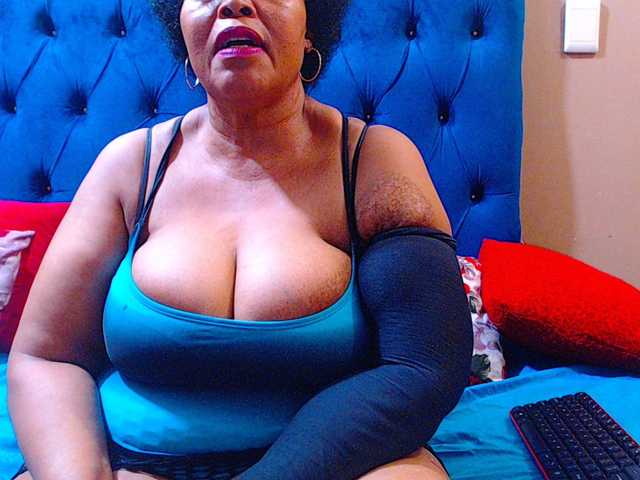 Ebonycandy10's BongaCams show and profile