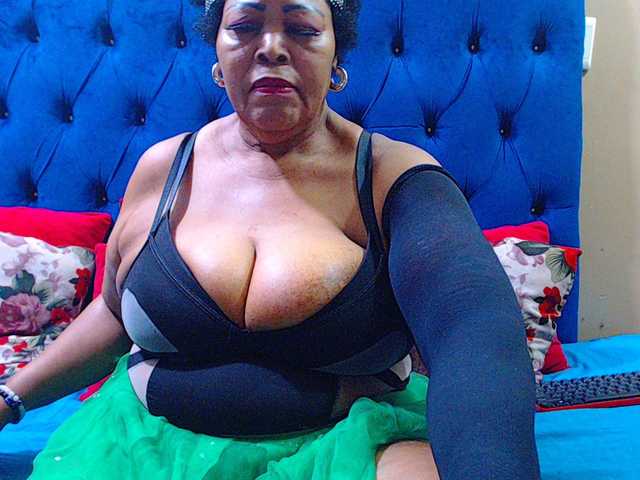 Ebonycandy10's BongaCams show and profile