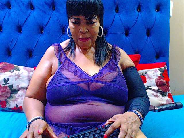 Ebonycandy10's BongaCams show and profile