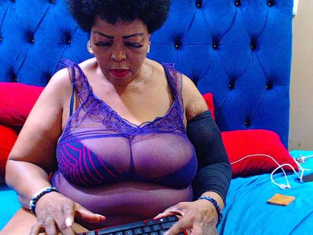 Ebonycandy10's BongaCams show and profile