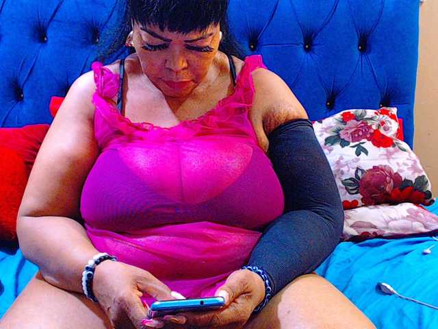 Ebonycandy10's BongaCams show and profile