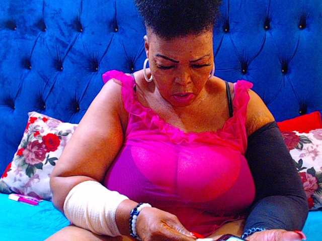 Ebonycandy10's BongaCams show and profile