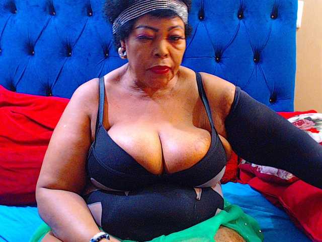 Ebonycandy10's BongaCams show and profile