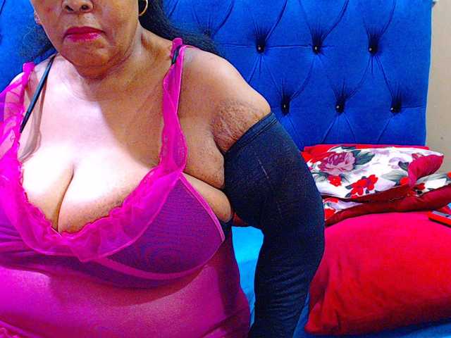 Ebonycandy10's BongaCams show and profile