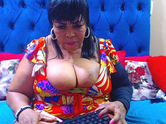 Ebonycandy10's BongaCams show and profile