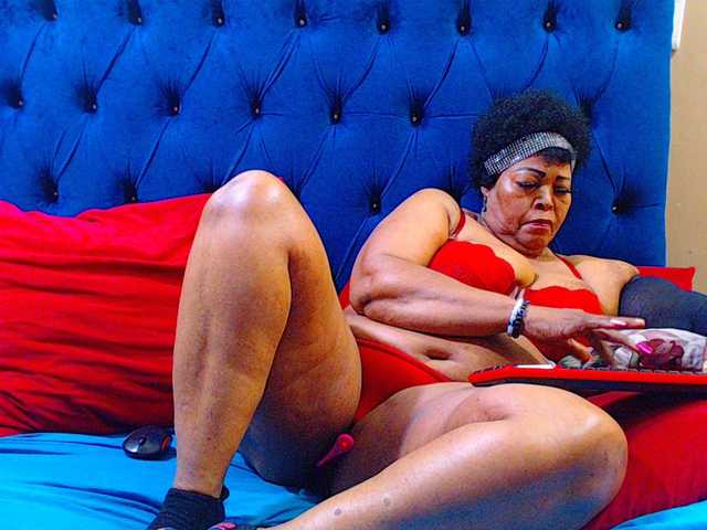 Ebonycandy10's BongaCams show and profile