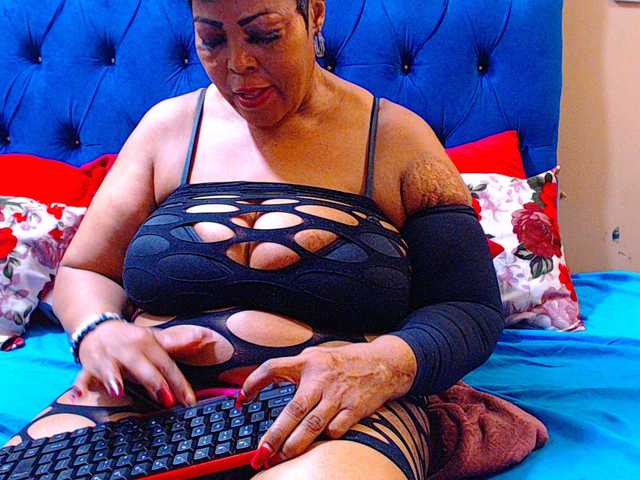 Ebonycandy10's BongaCams show and profile