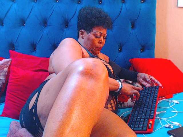Ebonycandy10 from BongaCams