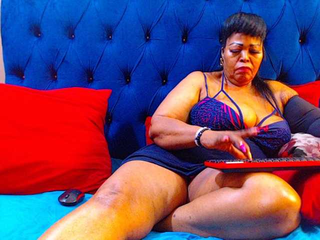 Ebonycandy10 live cam profile