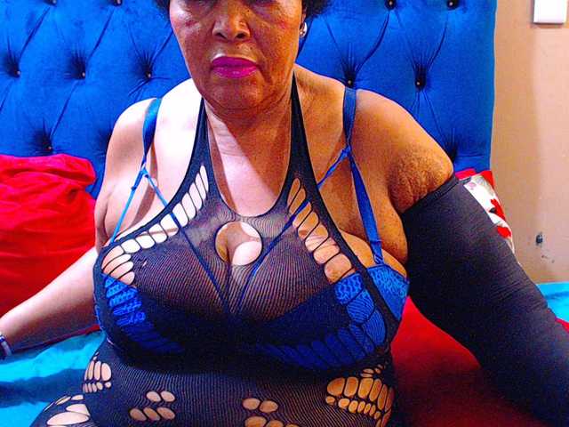 Ebonycandy10's BongaCams show and profile