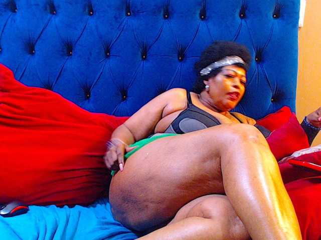 Ebonycandy10's BongaCams show and profile