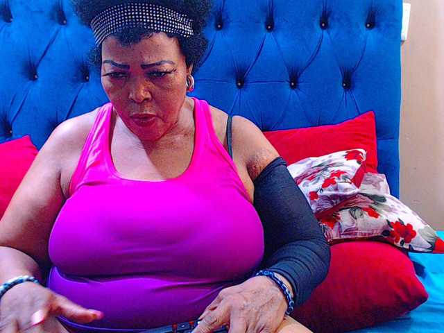 Ebonycandy10's BongaCams show and profile