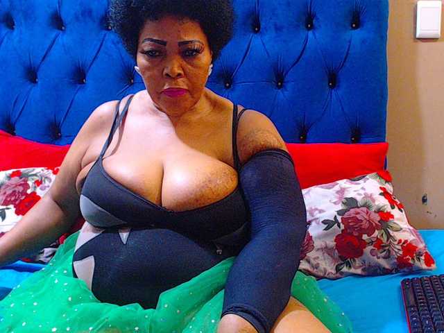 Ebonycandy10's BongaCams show and profile