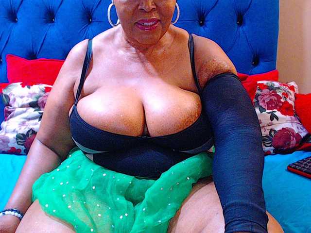 Ebonycandy10's BongaCams show and profile