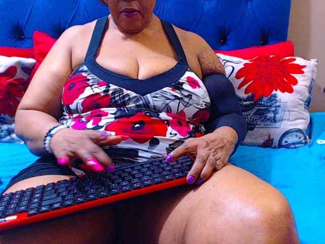 Ebonycandy10 webcam