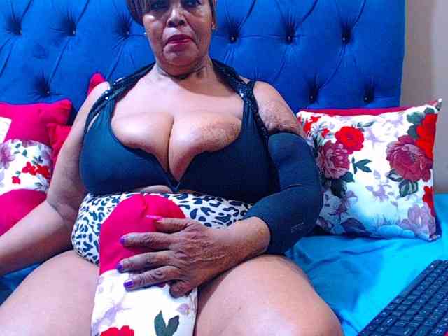 Ebonycandy10 webcam