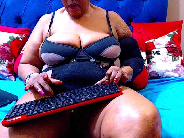 Ebonycandy10 webcam