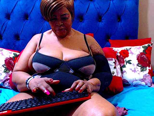 Ebonycandy10 webcam