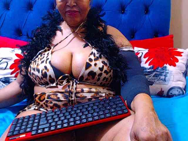 Ebonycandy10 webcam