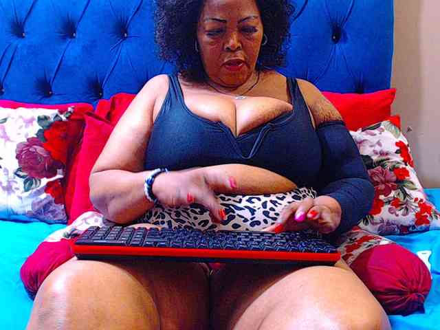 Ebonycandy10 webcam