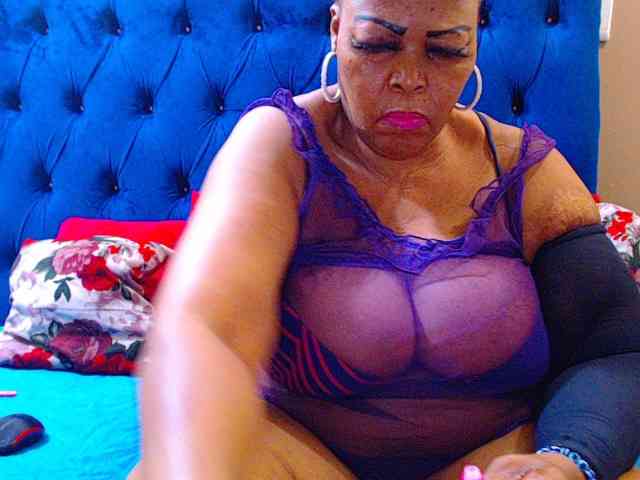 Ebonycandy10 webcam