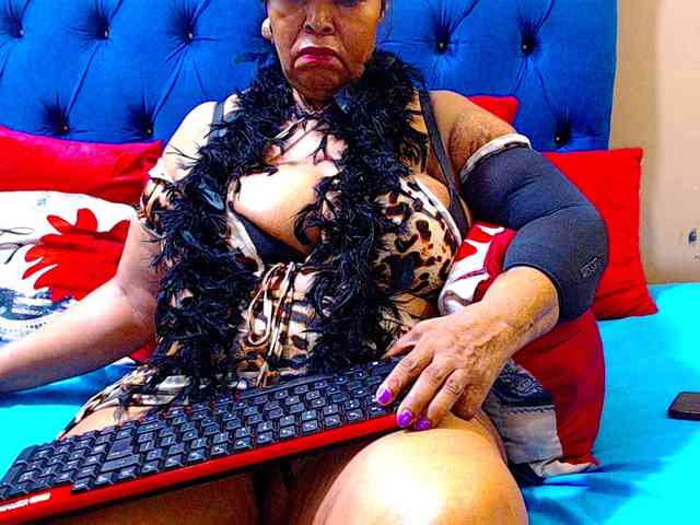 Ebonycandy10 webcam