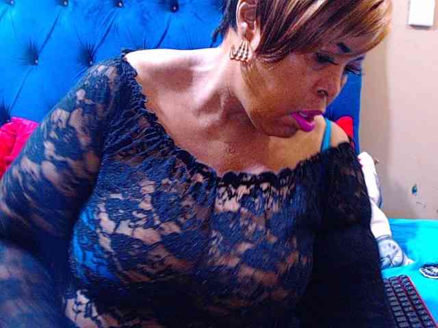Ebonycandy10 webcam