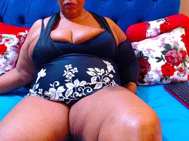 live camsex Ebonycandy10