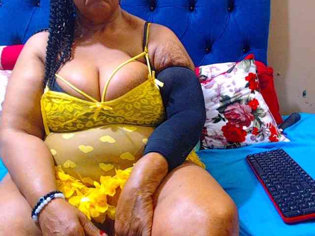 Ebonycandy10 webcam