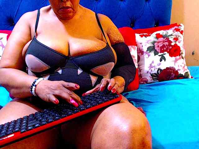 Ebonycandy10 webcam