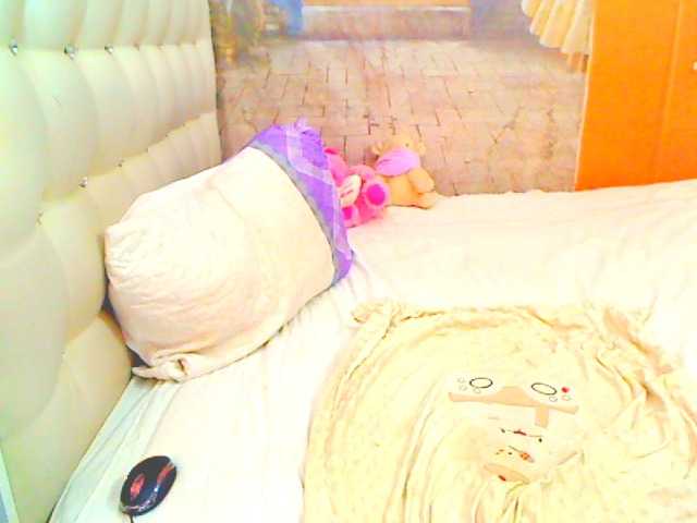 HOTLILLIE's BongaCams show and profile