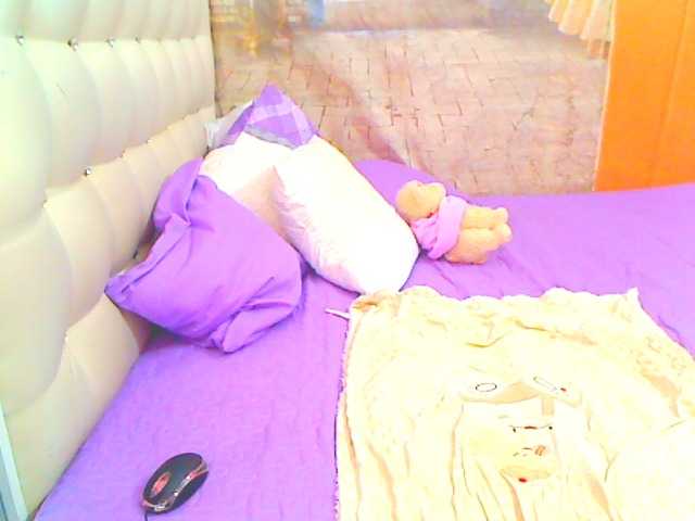 HOTLILLIE's BongaCams show and profile