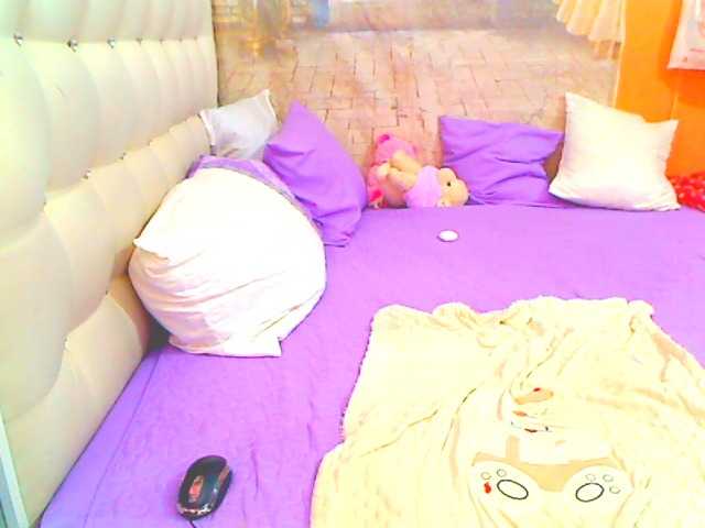 HOTLILLIE's BongaCams show and profile