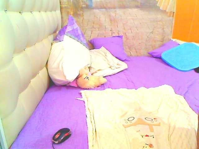 HOTLILLIE's BongaCams show and profile