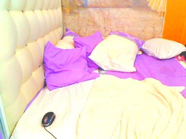 HOTLILLIE's BongaCams show and profile