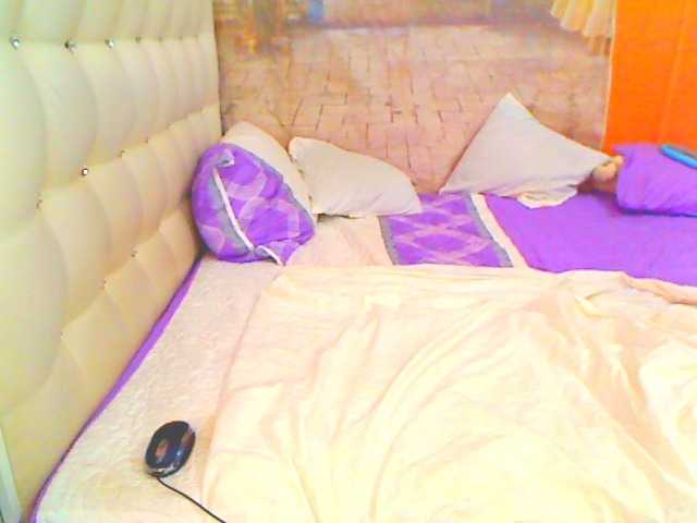 HOTLILLIE's BongaCams show and profile