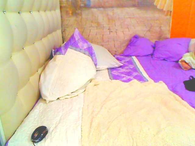 HOTLILLIE's BongaCams show and profile