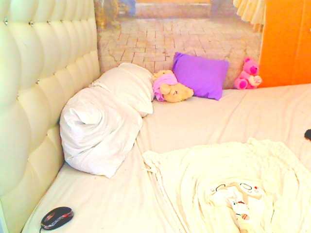 HOTLILLIE's BongaCams show and profile