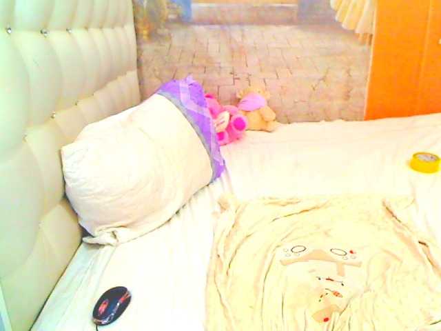 HOTLILLIE's BongaCams show and profile