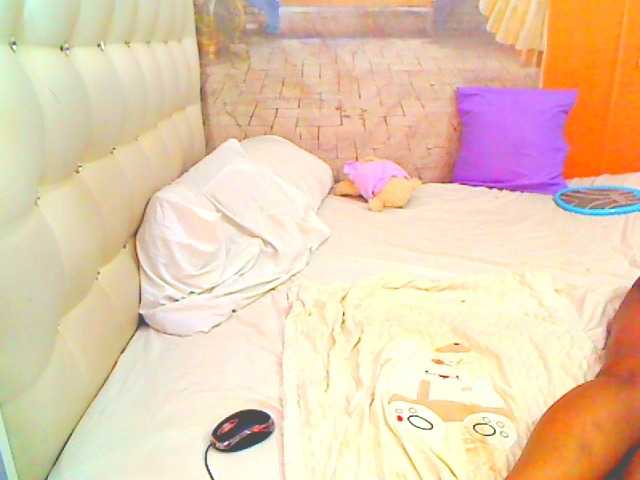 HOTLILLIE's BongaCams show and profile