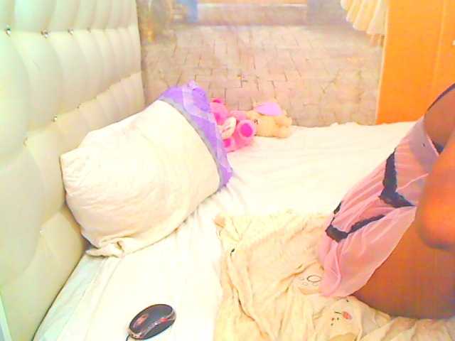 HOTLILLIE's BongaCams show and profile