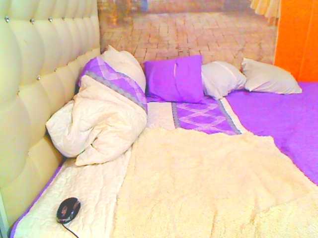 HOTLILLIE's BongaCams show and profile