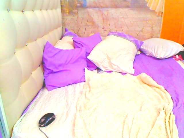 HOTLILLIE's BongaCams show and profile