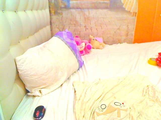 HOTLILLIE's BongaCams show and profile