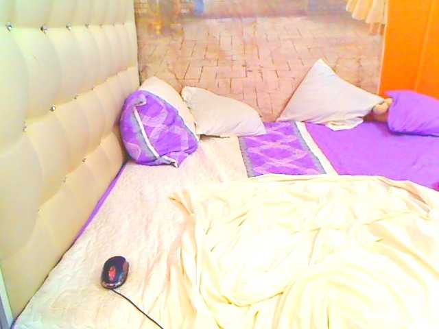 HOTLILLIE's BongaCams show and profile