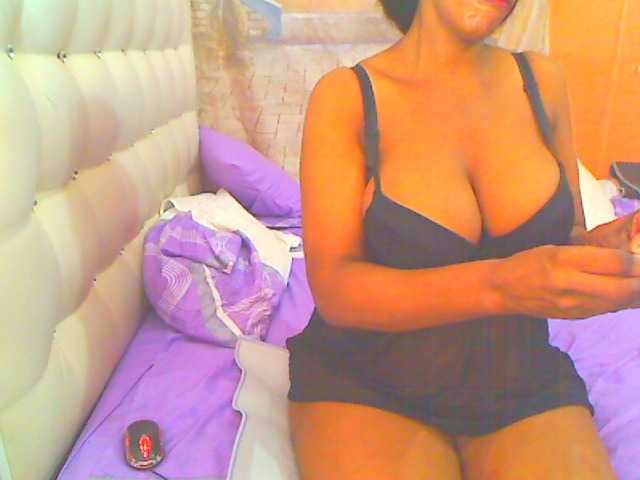 HOTLILLIE's BongaCams show and profile