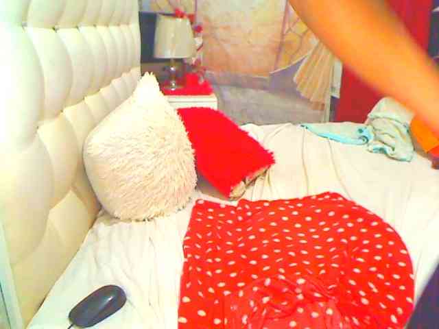 HOTLILLIE webcam