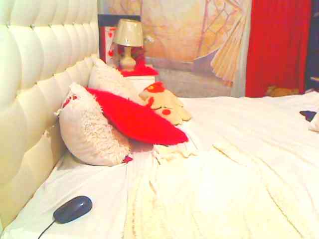 HOTLILLIE webcam