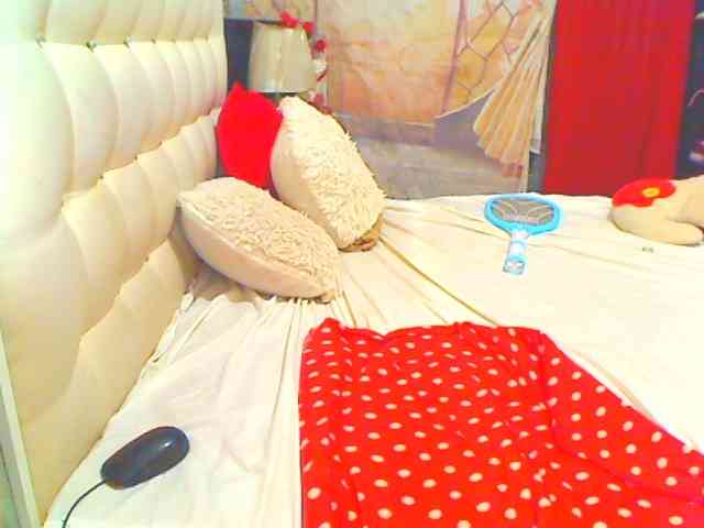 HOTLILLIE webcam