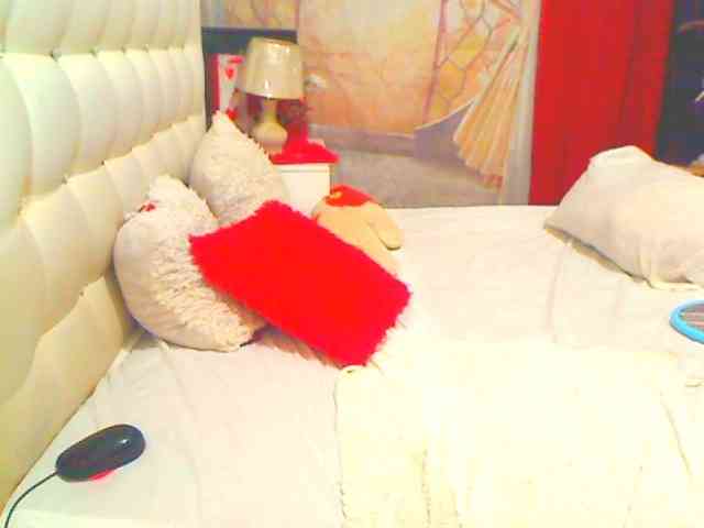 HOTLILLIE webcam